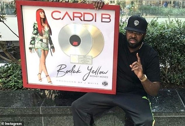 Clearly: After former manager Shaft sued Cardi in 2018 for $ 10 million, claiming that he gave her the career of hitting Budak Yellow, she opposed the $ 15 million and the parties finally reached a settlement yesterday.