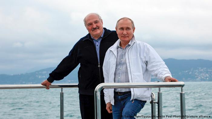 Володимир Путін (праворуч) та Олександр Лукашенко в Сочі 29 травня 2021 року