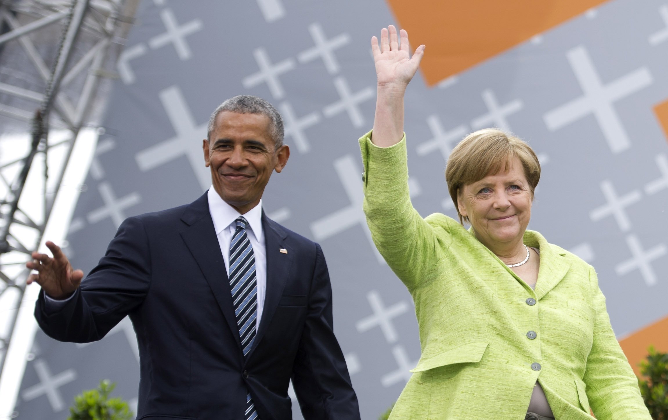Канцлер Німеччини Ангела Меркель та колишній президент США Барак Обама приїжджають, щоб обговорити питання демократії в церкві конгресу в Берліні, Німеччина, 25 травня 2017 р. (Фото Getty Images)