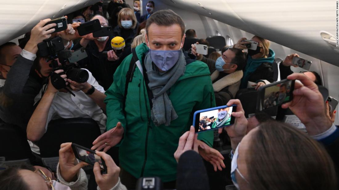Alexei Navalny leaves Germany on a plane for Russia, five months after he was poisoned