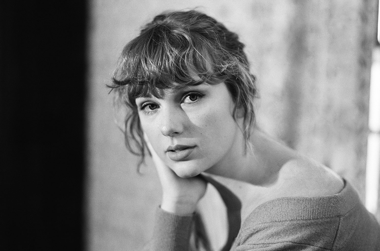 Taylor Swift "Evermore" returned to number one for Week 3 on the Billboard 200 chart