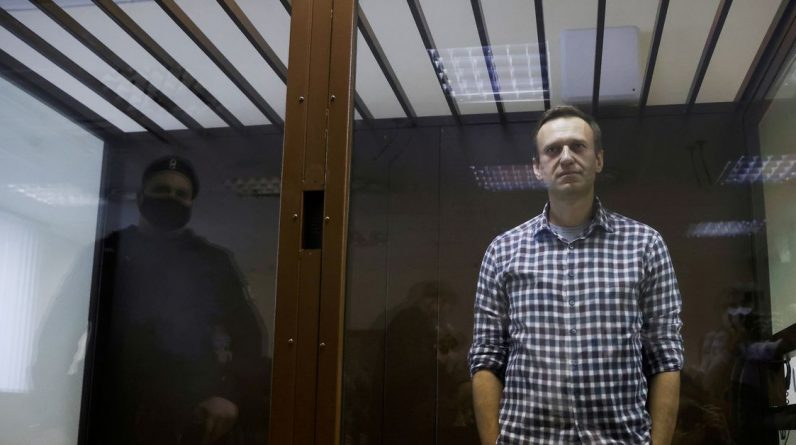Навальний оголосив голодування до російської тюремної лікарні
