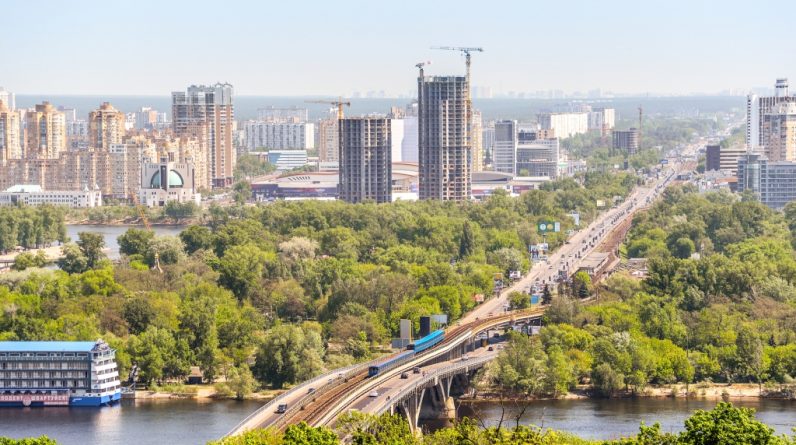 Проект "великого будівництва" українського президента стикається з проблемами