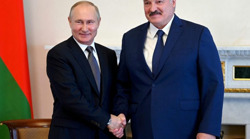 Лукашенко співпрацює з Путіним
