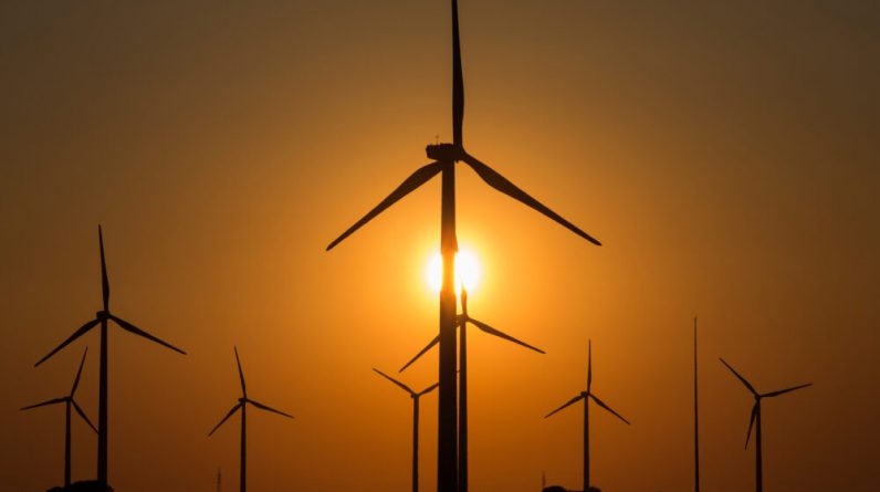 Адміністрація Байдена має на меті зменшити витрати на сонячні та вітрові проекти на громадських землях