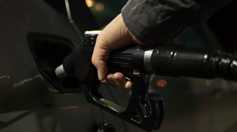 Міністерство економіки підвищує граничну вартість бензину на 1,9% до 33,20 грн за літр, дизельного палива - на 2,3% до 32,07 грн за літр