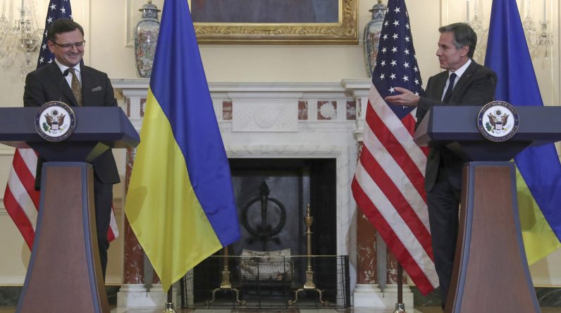 Сполучені Штати намагаються знайти баланс, оскільки побоювання щодо можливого вторгнення Росії в Україну зростають