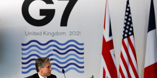 ЛІВЕРПУЛЬ, Англія - ​​11 грудня: Держсекретар США Ентоні Блінкен бере участь у пленарному засіданні під час саміту міністрів закордонних справ і розвитку G7.