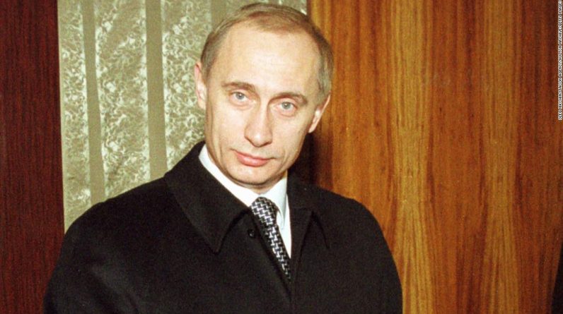 Путін викорінює розпад Радянського Союзу, каже, що працював місячним таксистом, щоб пережити економічну кризу