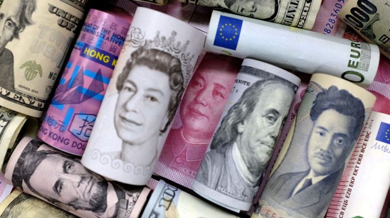 Євро на місячному максимумі щодо долара через сподівання на переговори з Україною