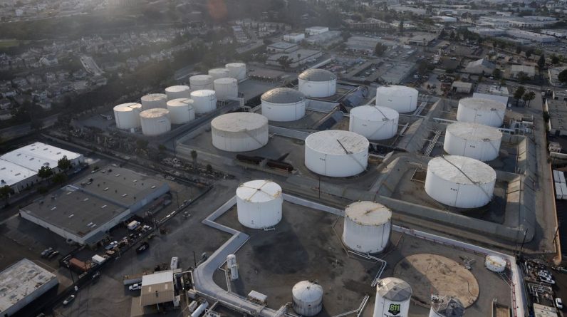 Нафта піднялася вище 100 доларів через побоювання щодо поставок на переговорах з Україною