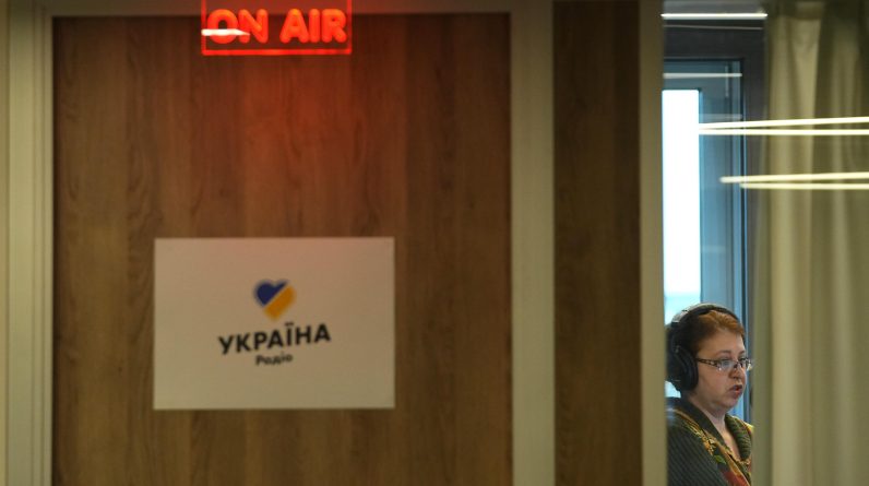 Нова радіостанція допомагає українським біженцям адаптуватися в Празі