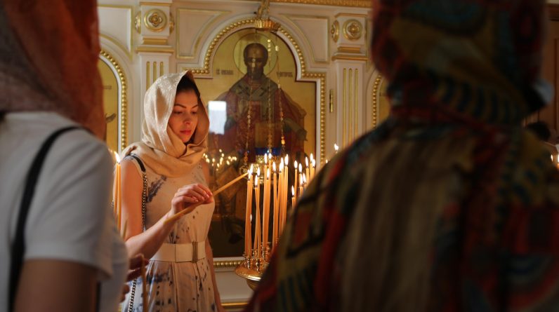У тіні війни росіяни та українці святкують Великдень в ОАЕ