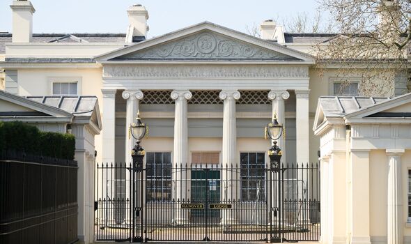     Hanover Lodge, нерухомість, що належить голові правління «Газпрому» Андрію Гончаренку