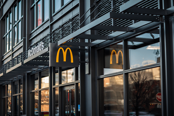 McDonald's починає поступове відкриття ресторанів в Україні після закриття в лютому, коли почалася війна Путіна - London Business News
