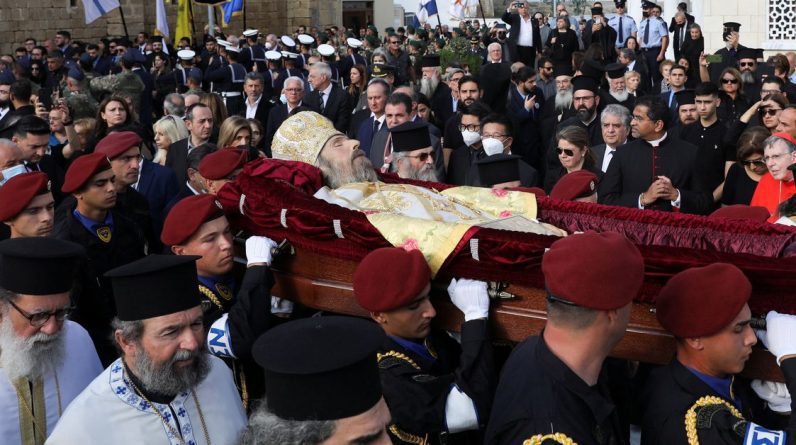 Кіпр прощається з провідним священнослужителем, який захищав Україну